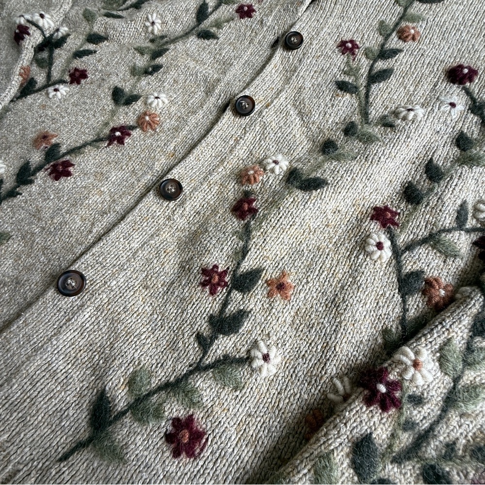Floral Embroidered Beige Sweater - Picture 6 of 9